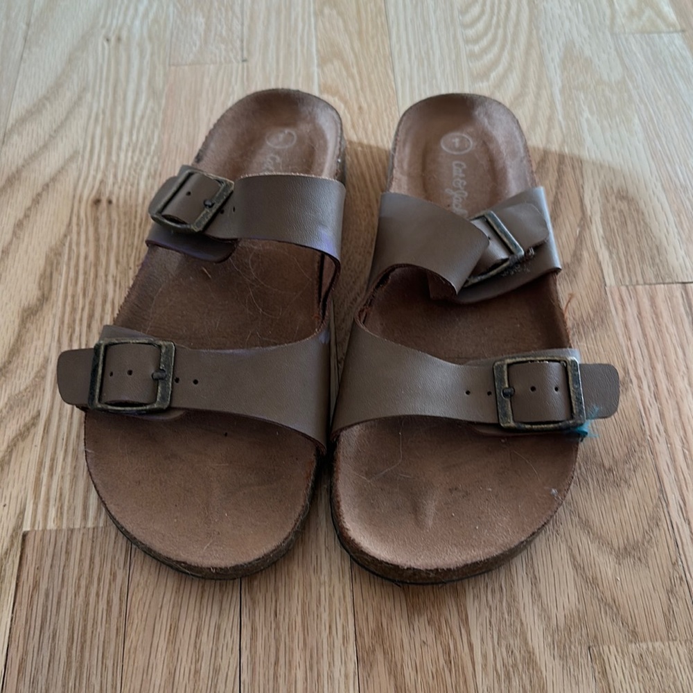 3/$6 EUC Birkenstock style sandals